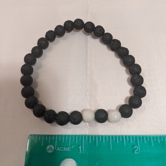 Lava stone stretch bracelet - Picture 2 of 2